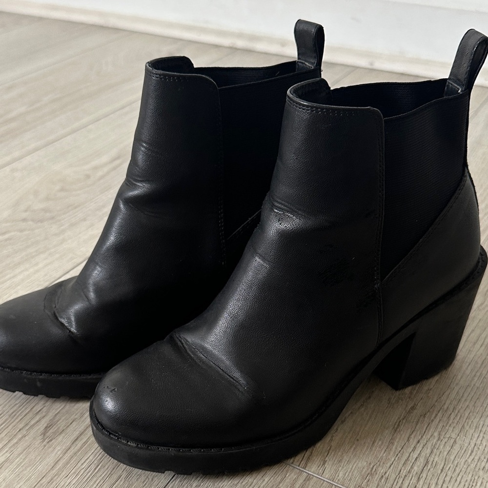 Black Heeled Booties Size 8